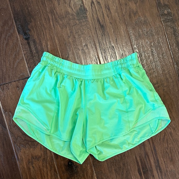 Lululemon Hotty Hot 4” Short - Picture 1 of 5
